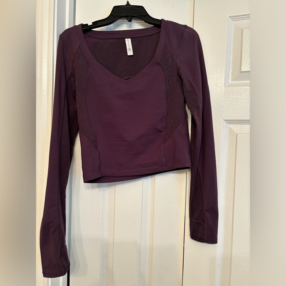 Athleta long sleeve crop top.